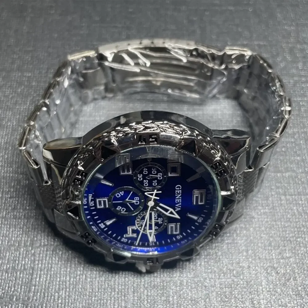 Men’s Classic Blue Dial Quartz Wristwatch Large Face Silver Metal Band